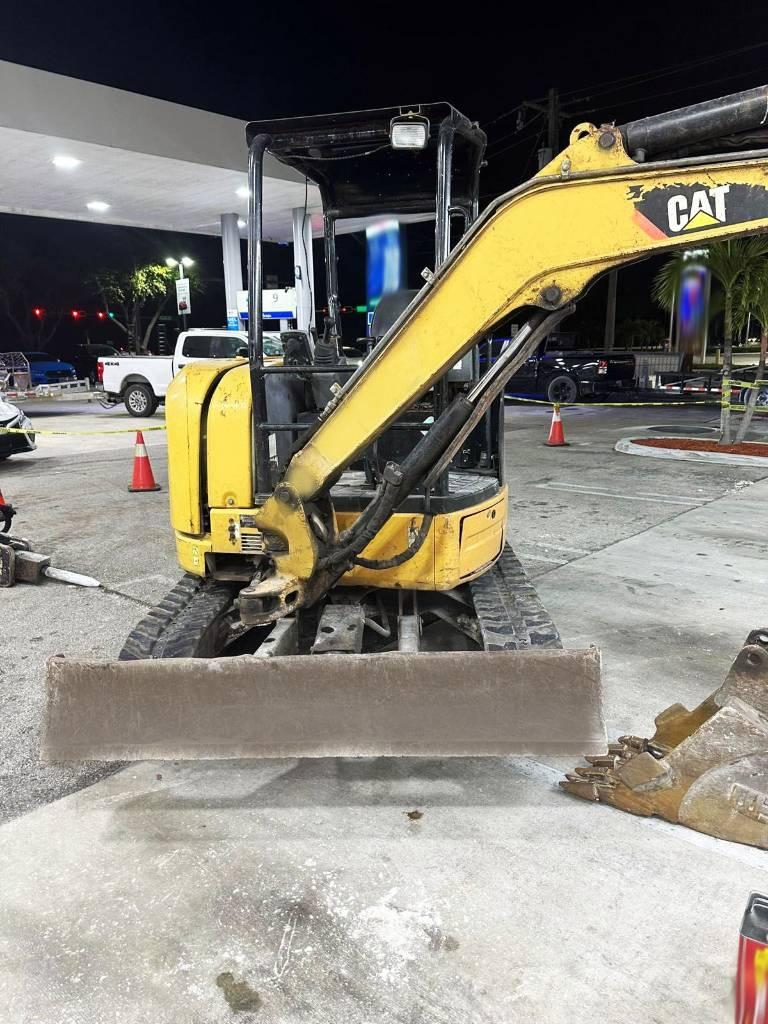 CAT 303.5 E CR 小型挖掘机