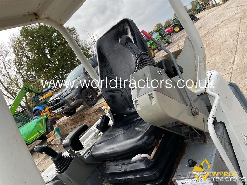 Takeuchi TB 228 小型挖掘机