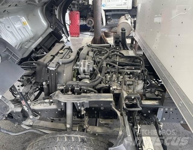 Isuzu NPR 厢式货车