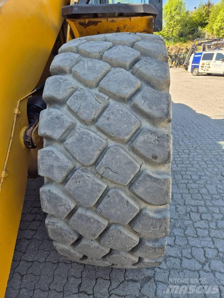 CAT 966M 轮式装载机
