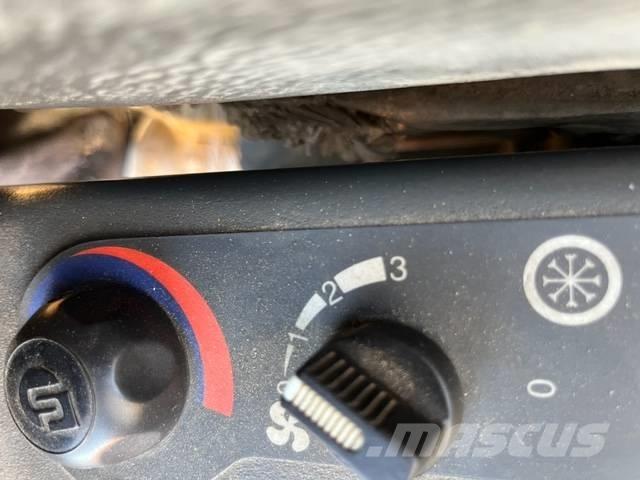 Komatsu PC 75 中型挖掘机