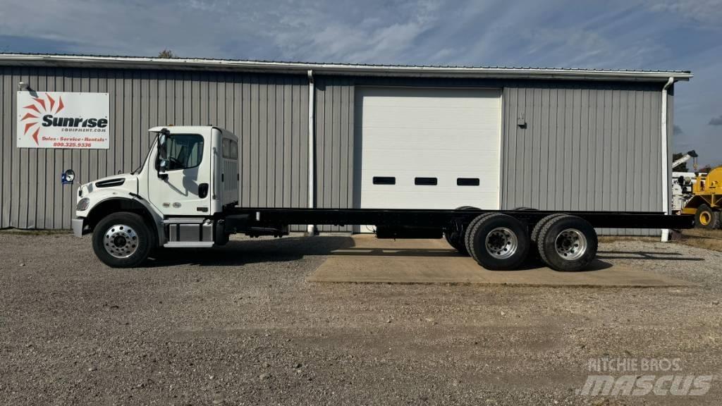 Freightliner M2 平板车