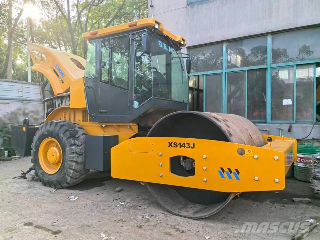 XCMG XS 142 J 单轮压路机