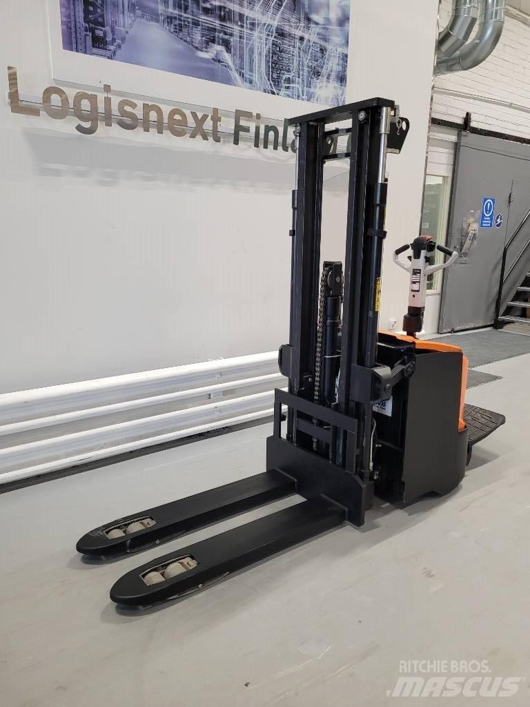 Rocla SPE16i 行走式堆垛机