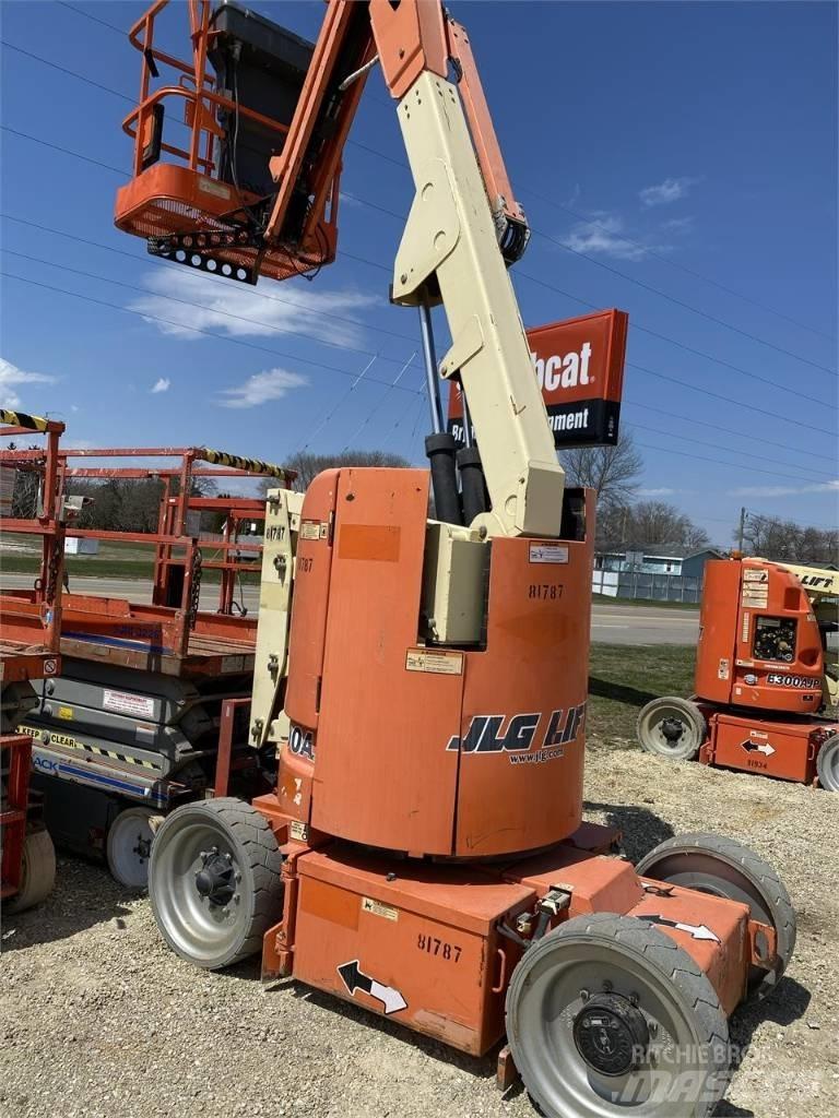 JLG E300AJP 曲臂高空工作平台