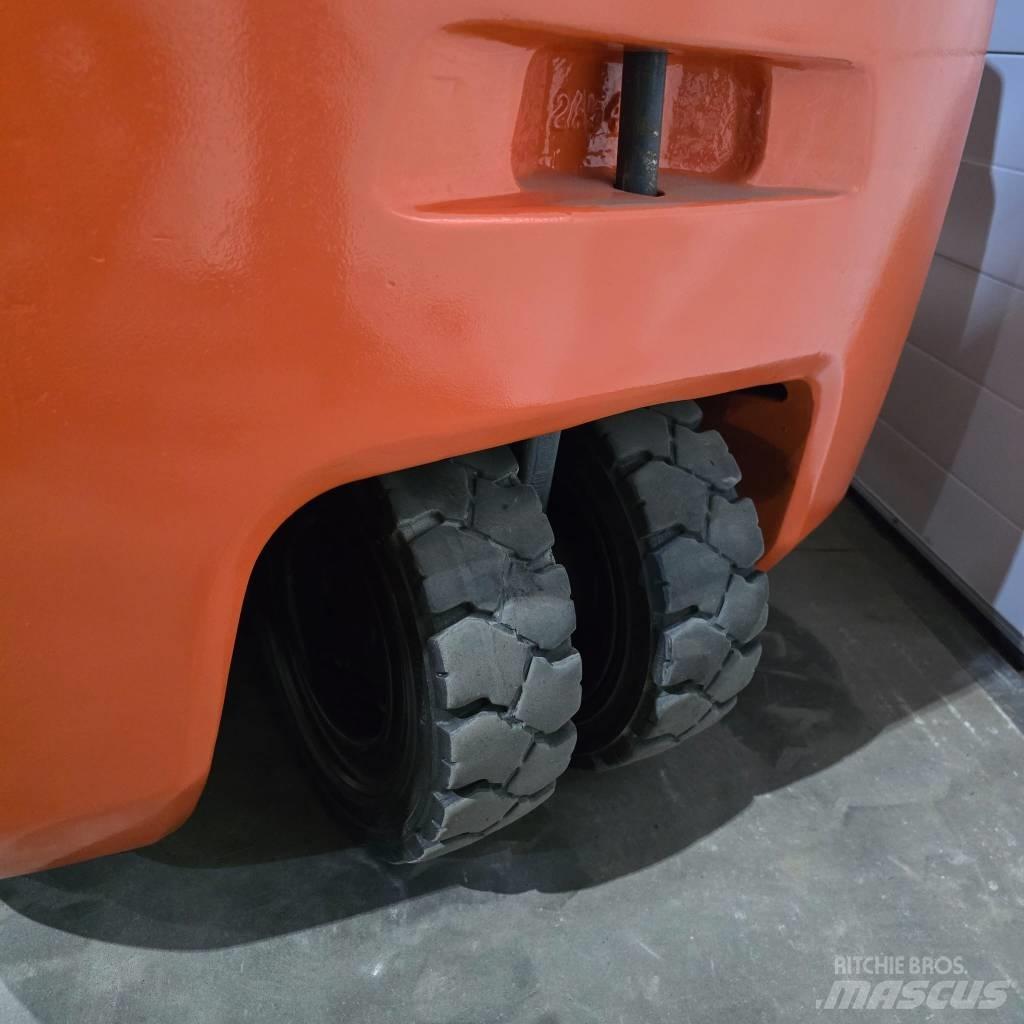 Toyota 8 FBEK 16 T 电动叉车