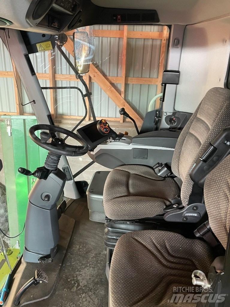 CLAAS Tucano 440 联合收割机
