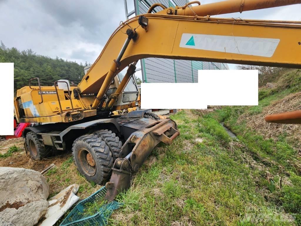 Hyundai ROBEX 2000W 轮式挖掘机