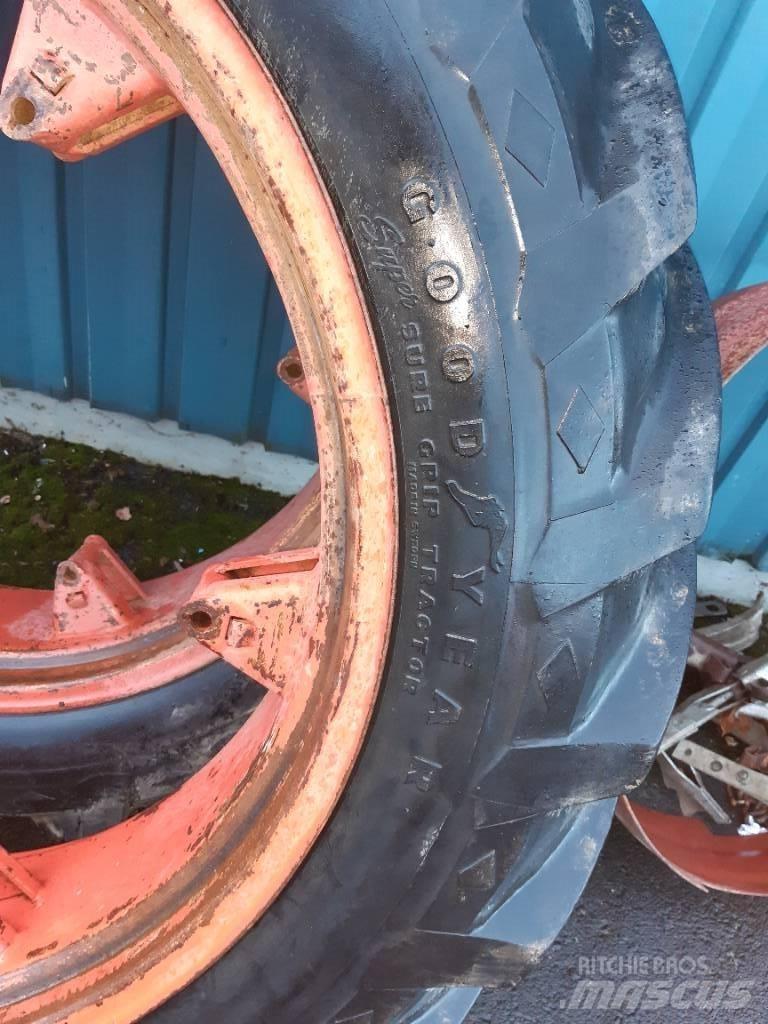 Goodyear 12.4-36 轮胎、车轮、轮圈