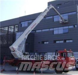 Bronto 420 车载式高空作业车