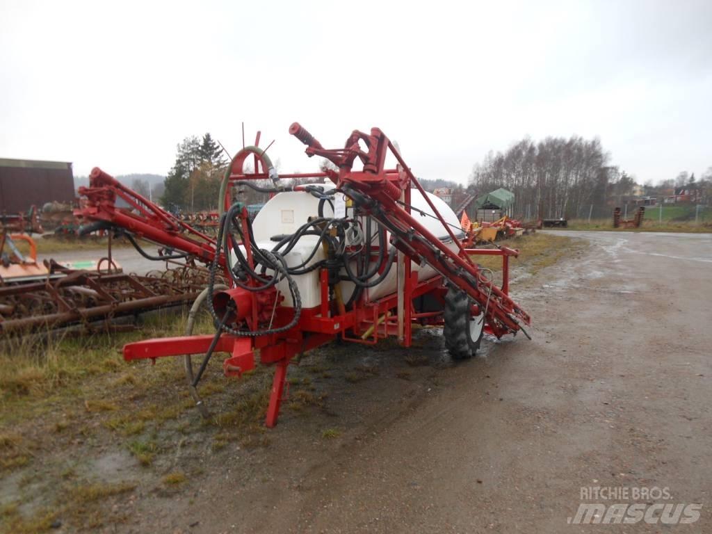 Lindus SPRUTA 2400L 牵引式喷雾机