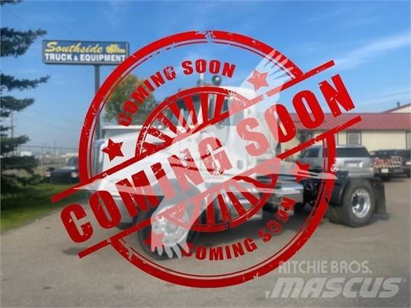 Peterbilt 335 牵引车