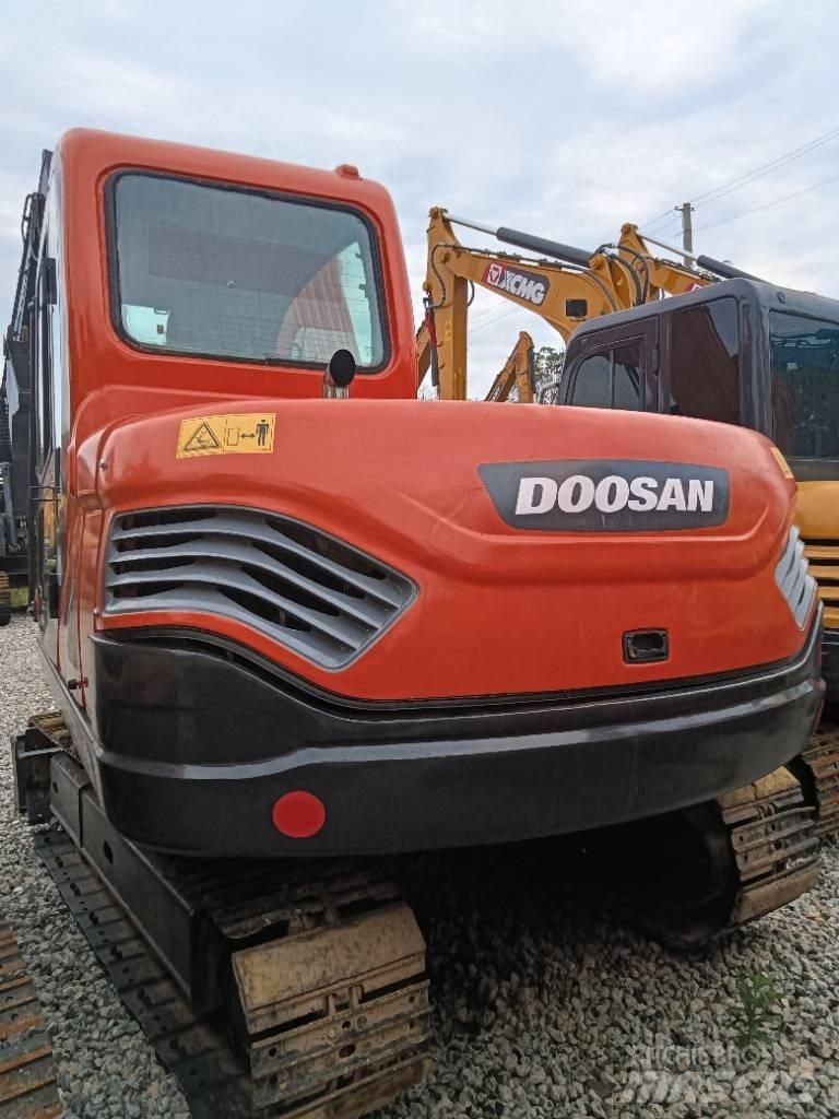 Doosan DX 75 小型挖掘机