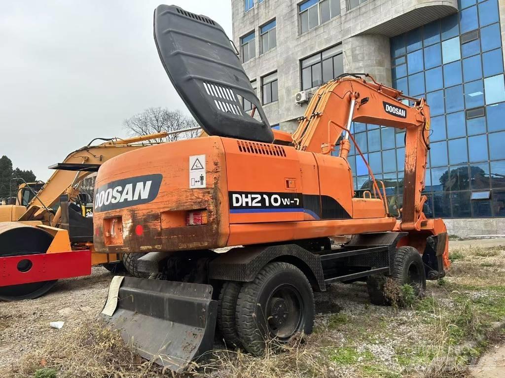 Doosan DH 210 W 轮式挖掘机