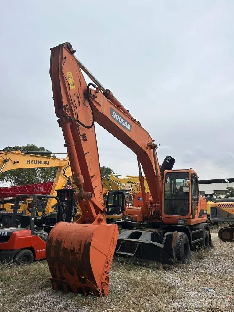Doosan DH 210 W 轮式挖掘机