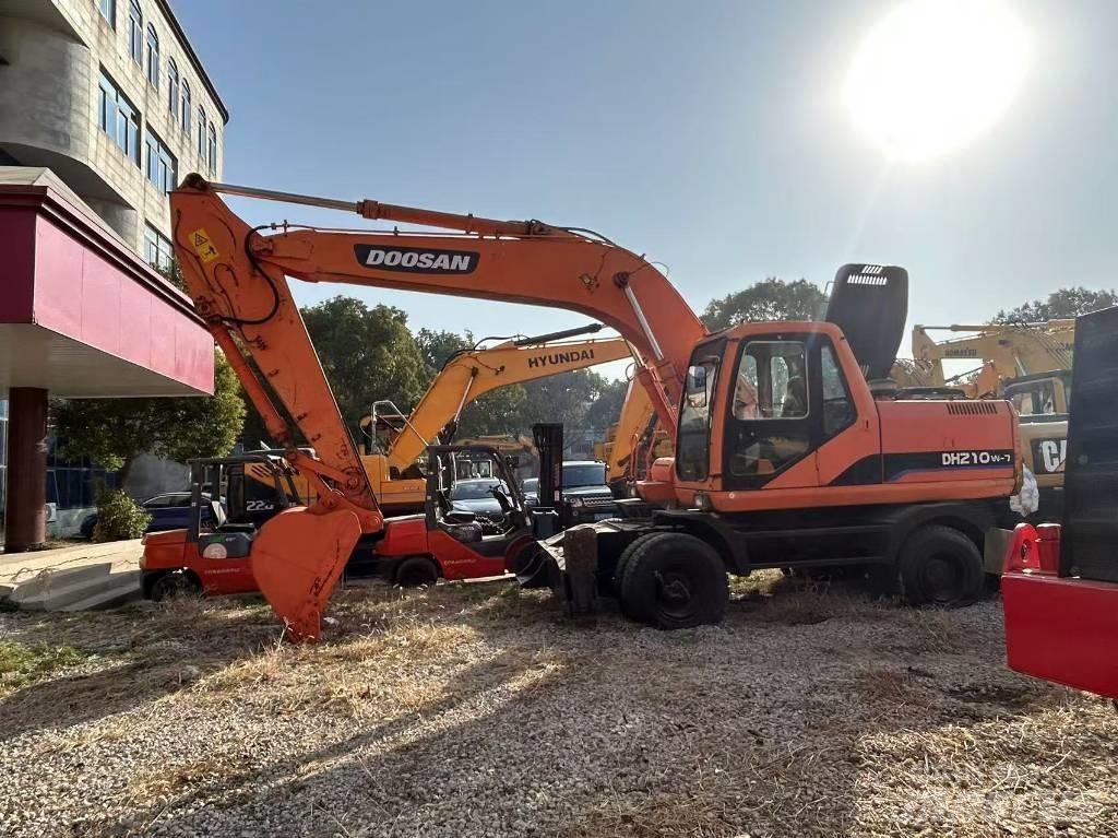 Doosan DH 210 W 轮式挖掘机