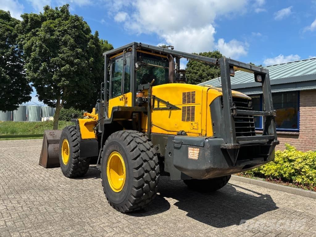 Komatsu WA 320-5 轮式装载机