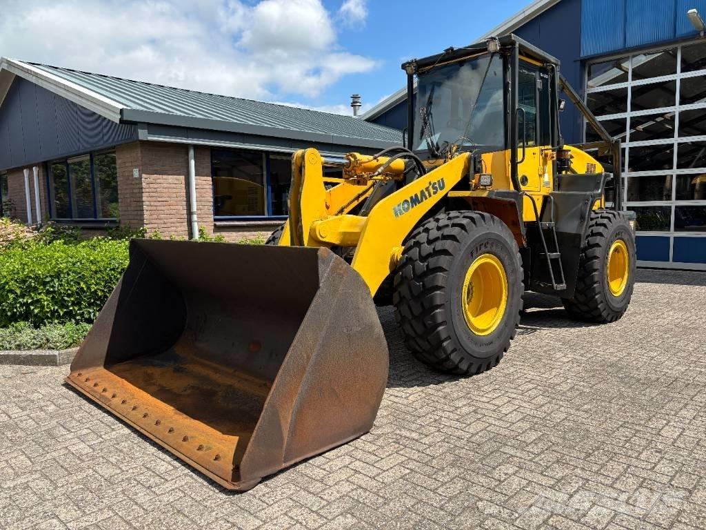 Komatsu WA 320-5 轮式装载机
