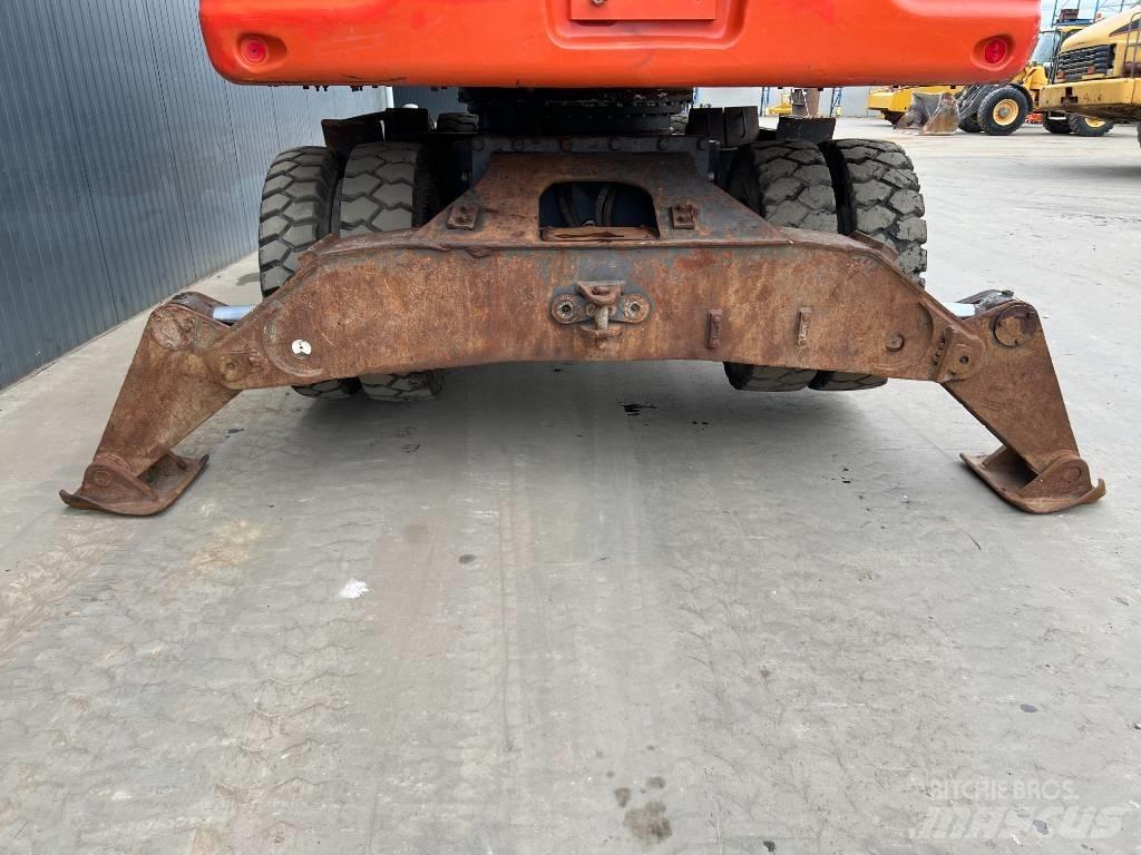 Doosan DX210W 轮式挖掘机