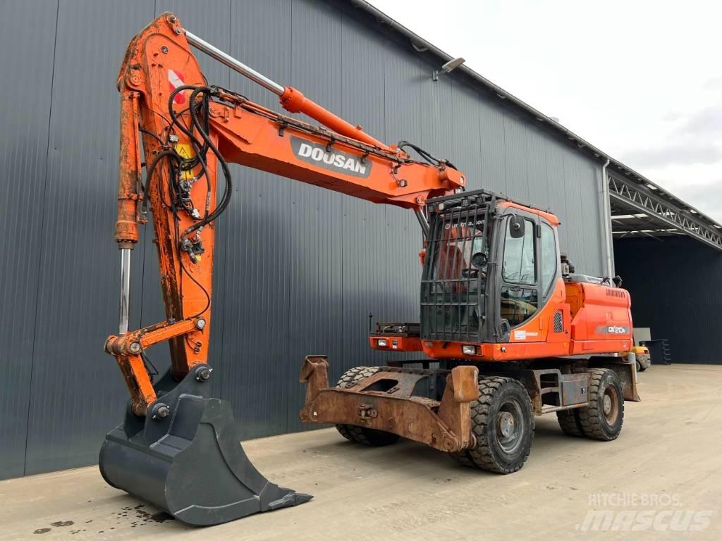 Doosan DX210W 轮式挖掘机