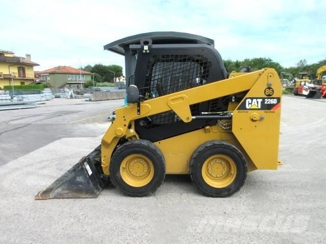 CAT 226 D 滑移装载机