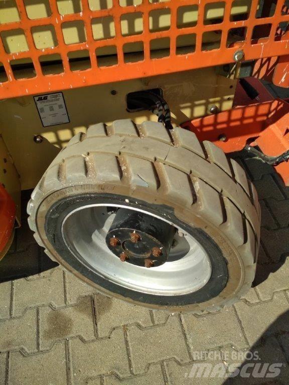 JLG M 4069 剪叉式升降机