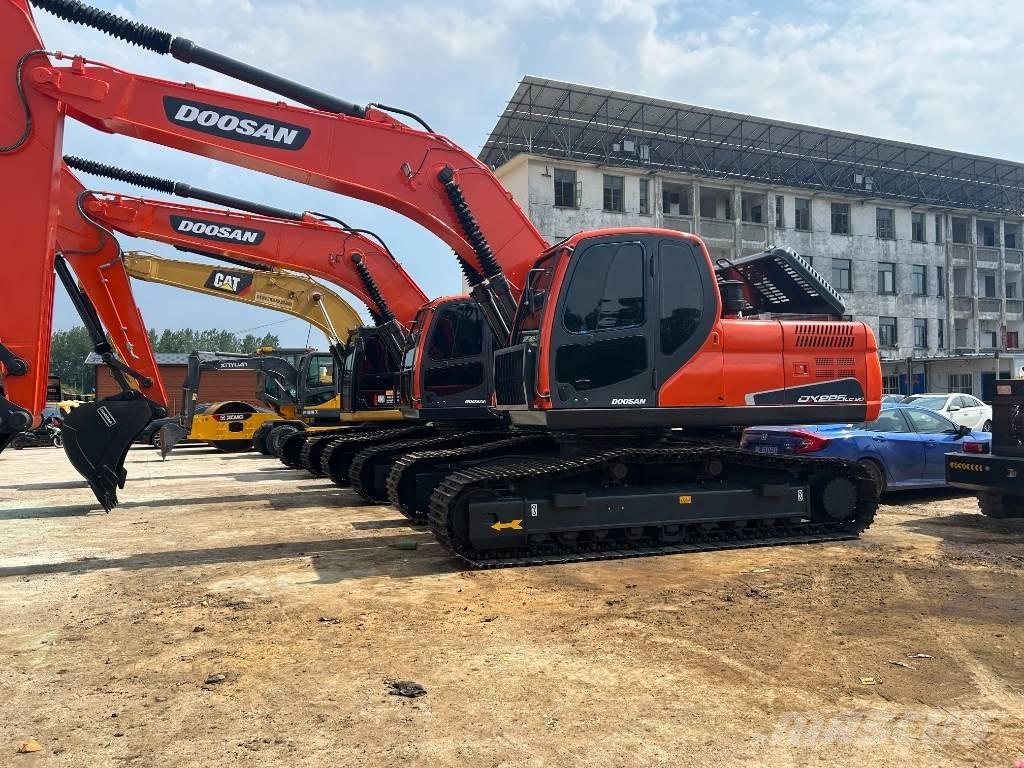 Doosan DX 225 LC 履带挖掘机