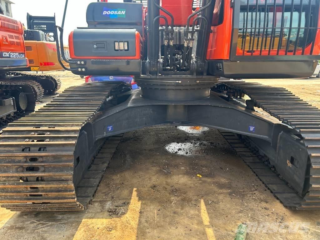 Doosan DX 225 LC 履带挖掘机