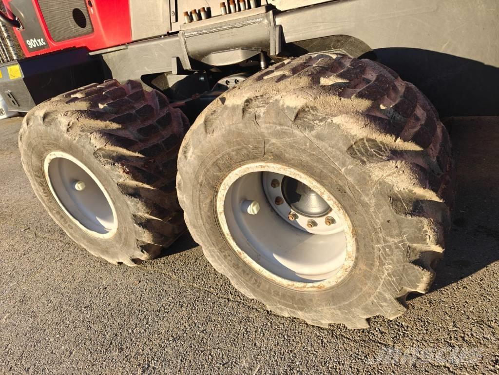 Komatsu 901 XC 收割机