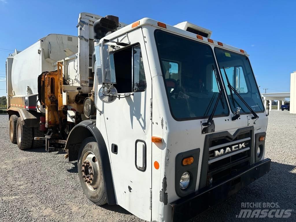 Mack LEU613 垃圾车