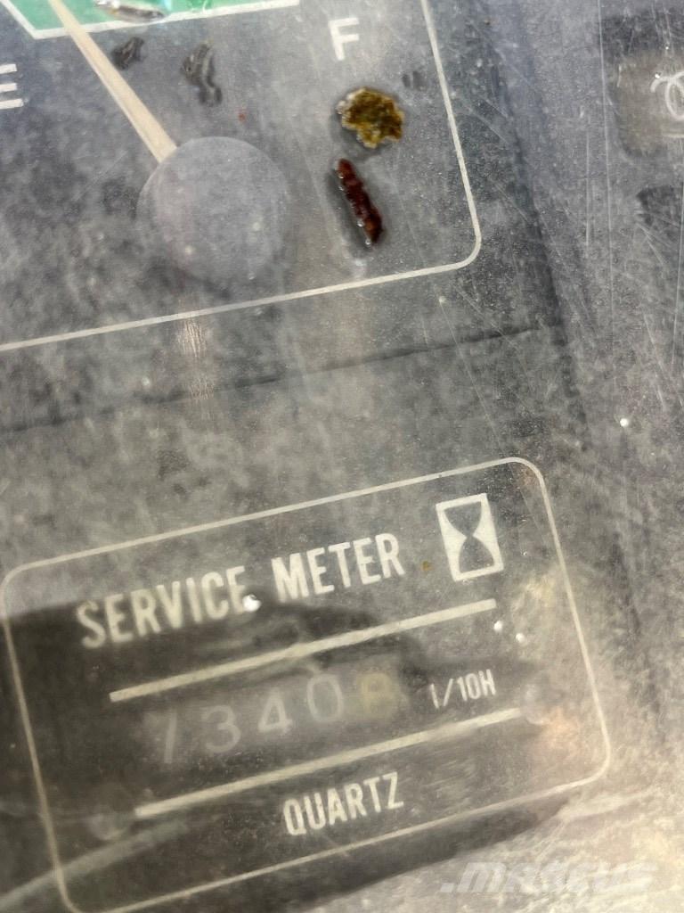 Hitachi EX 200-1 履带挖掘机