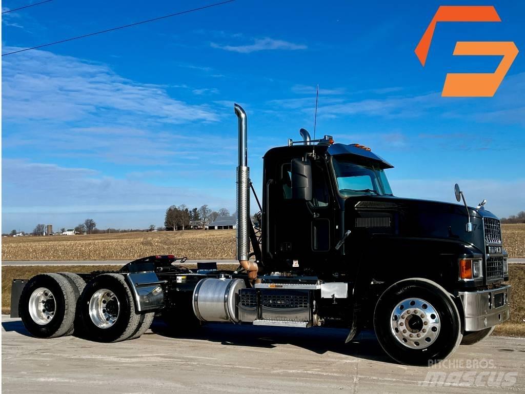Mack Pinnacle 牵引车
