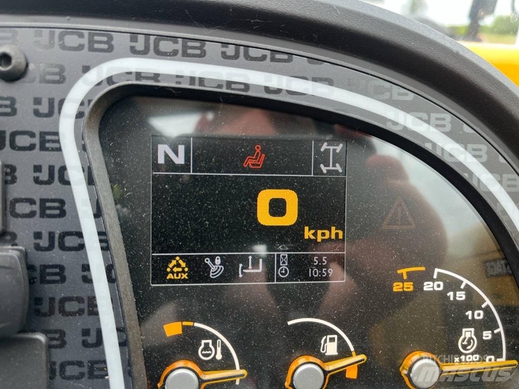 JCB 525-60 Hi-Viz 伸缩臂叉装车|叉装车