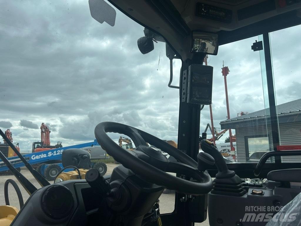 CAT 906 轮式装载机