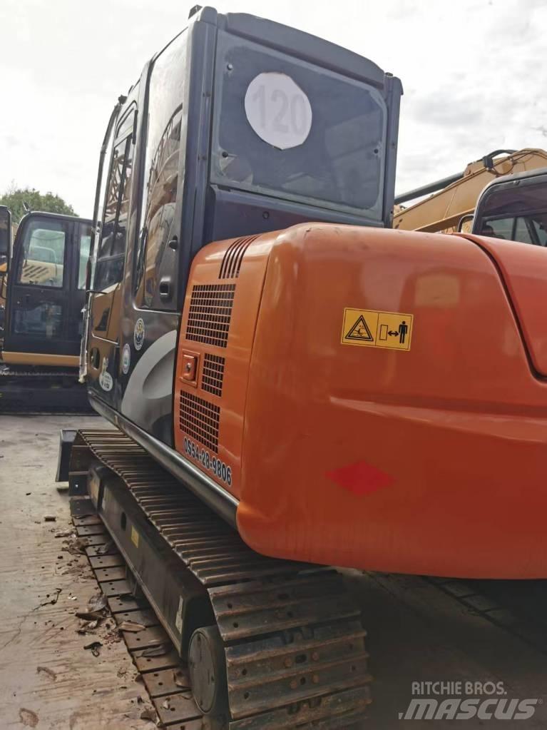 Hitachi ZX 70 中型挖掘机