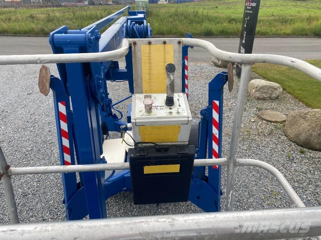 UpRight TL38 拖拉移动式高空作业平台