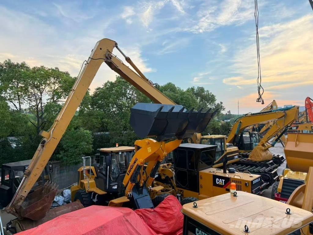 CAT 320BL 水陆两栖挖掘机