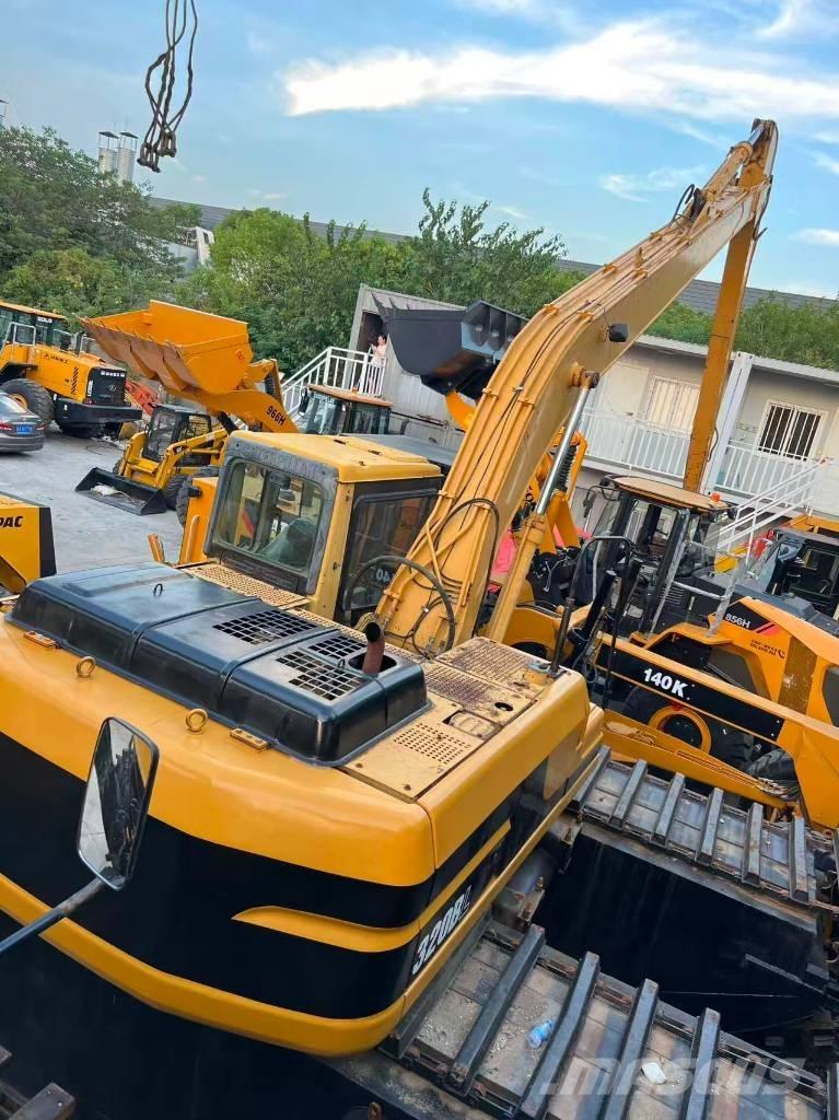 CAT 320BL 水陆两栖挖掘机