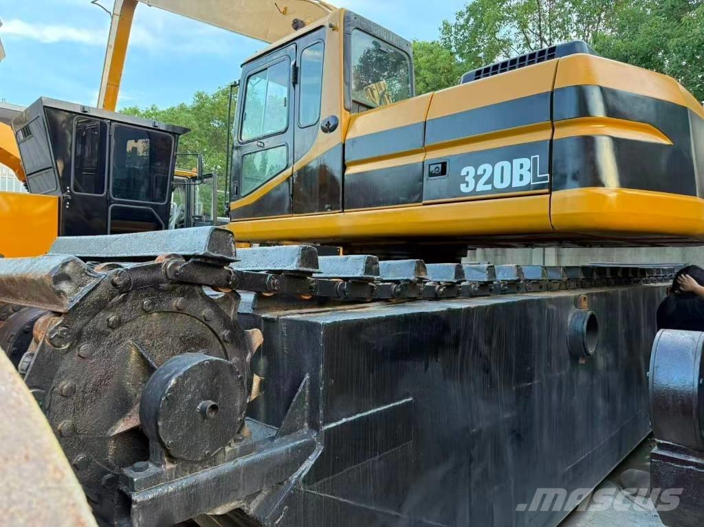CAT 320BL 水陆两栖挖掘机