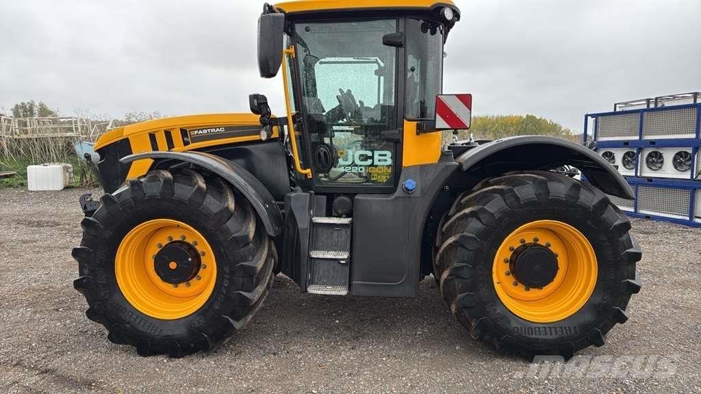 JCB Fastrac 4220 拖拉机/农用车