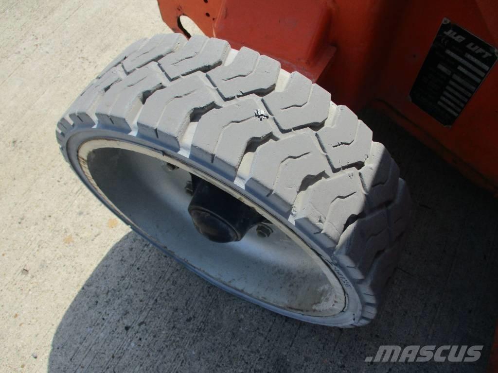 JLG E400 AJPN (687) 自走式伸缩臂升降机