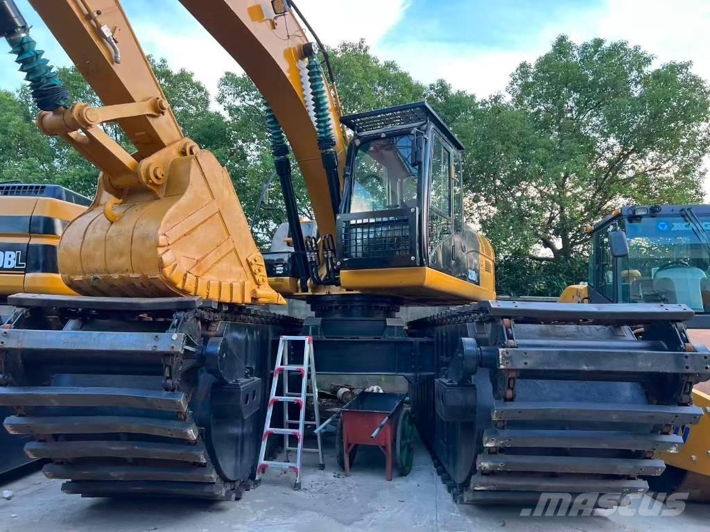 CAT 320D2 水陆两栖挖掘机