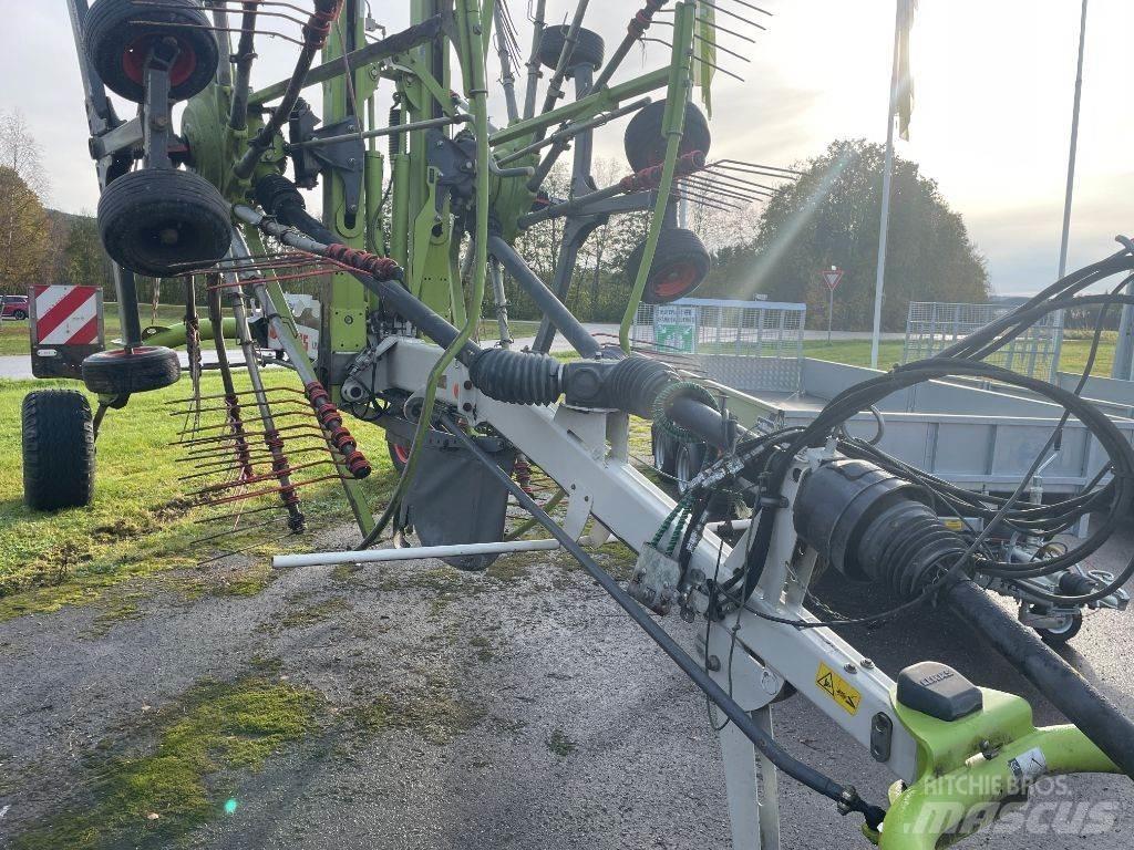 CLAAS Liner 2800 犁耙和摊草机