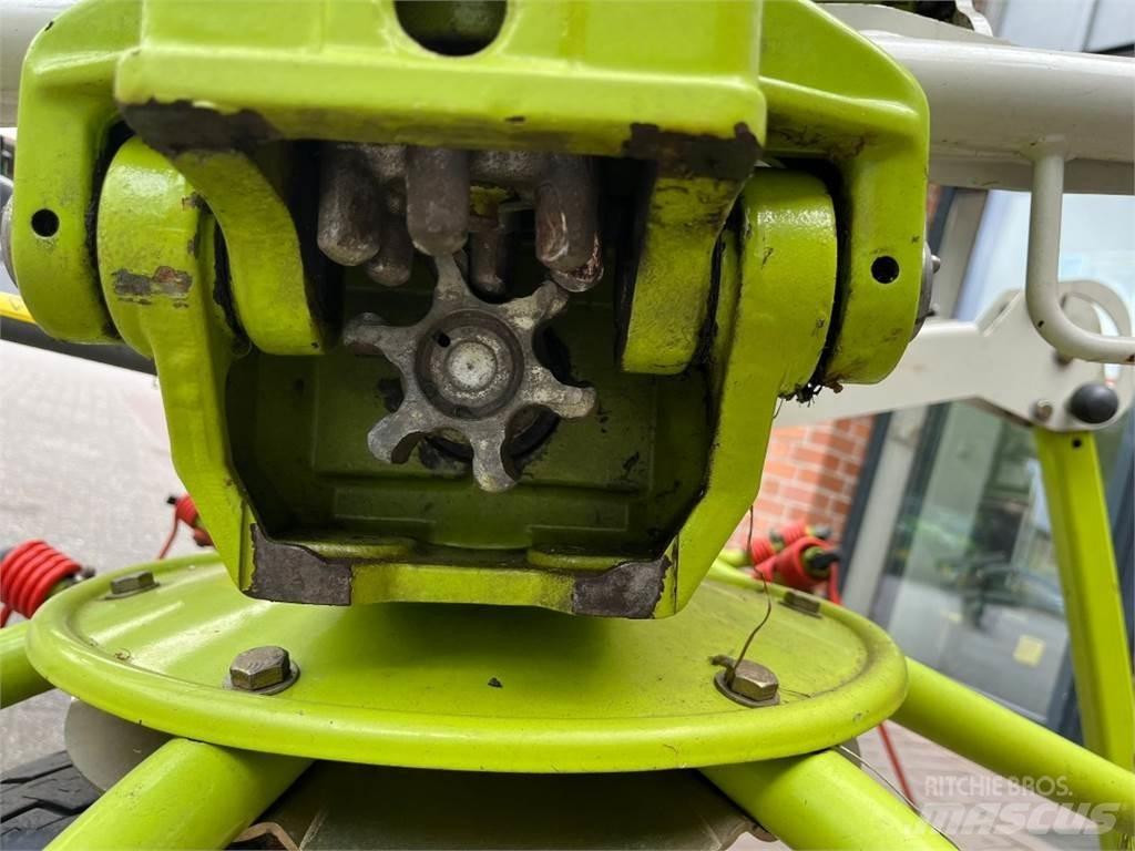 CLAAS Volto 1100 犁耙和摊草机
