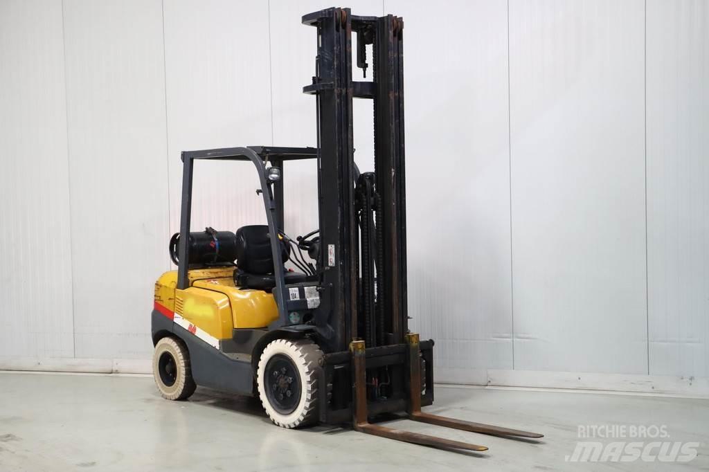 TCM FG30T3 天然气叉车