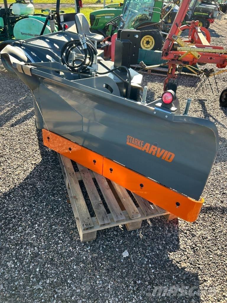 Fjärås 325 vikplog 铲雪车