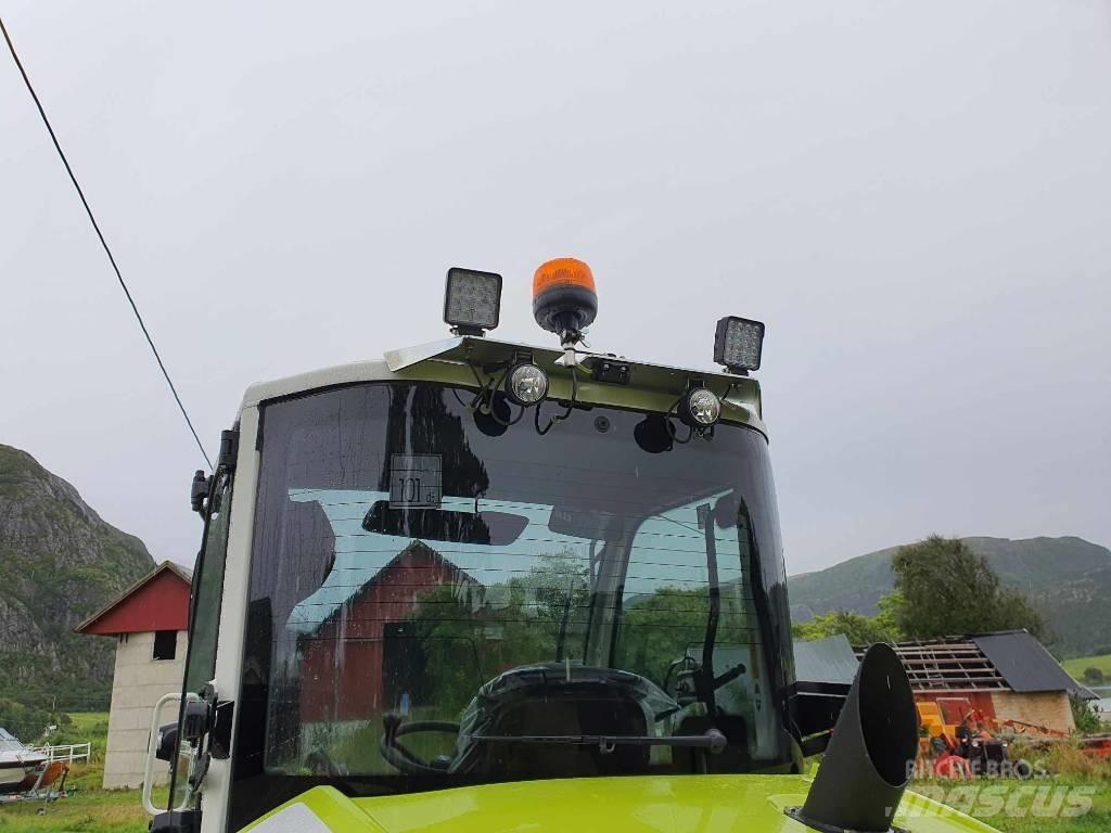 CLAAS TORION 530 前装载和挖掘机