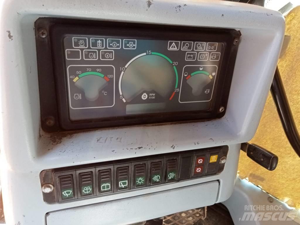 Fiat-Hitachi D 180 履带式推土机