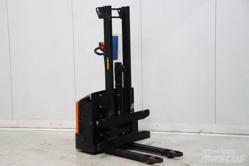 Rocla SW12ac 手推堆垛车