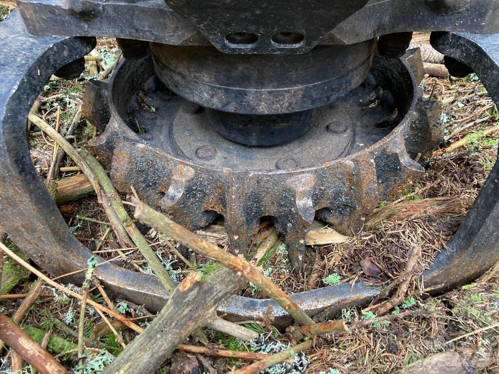 Komatsu C 144 收割机机箱